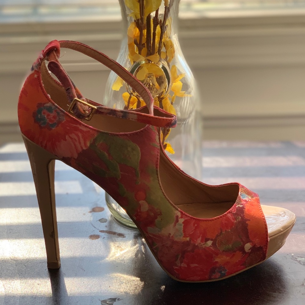 Steve Madden Floral Print Heels ( size 9) - Picture 3 of 4